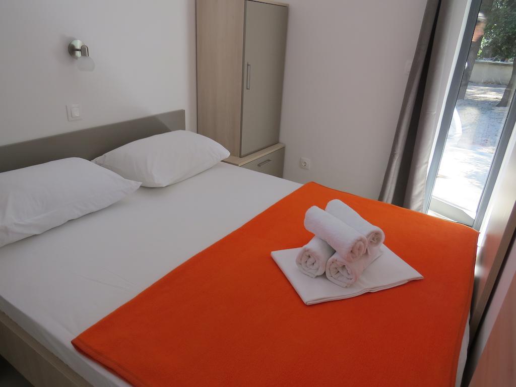 Camping Mia Bungalow & Mobile Home Biograd Na Moru Room photo